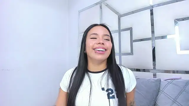 Snapshot of ZoeWan69 chatting on March 13, 2026, 2:12 pm ZoeWan69 online show from March 13, 2026, 2:12 pm