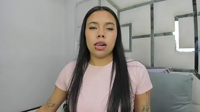 Snapshot of ZoeWan69 chatting on March 19, 2026, 11:36 am ZoeWan69 online show from March 19, 2026, 11:36 am