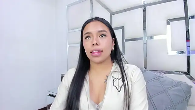 Snapshot of ZoeWan69 chatting on March 27, 2026, 2:39 pm ZoeWan69 online show from March 27, 2026, 2:39 pm