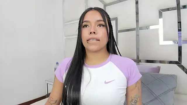 Snapshot of ZoeWan69 chatting on March 29, 2026, 1:33 pm ZoeWan69 online show from March 29, 2026, 1:33 pm