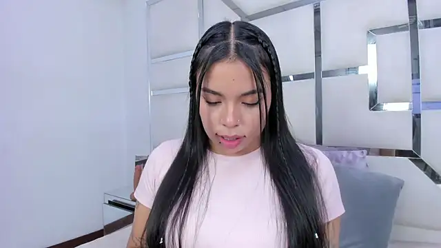 Snapshot of ZoeWan69 chatting on April 6, 2026, 2:07 pm ZoeWan69 online show from April 6, 2026, 2:07 pm