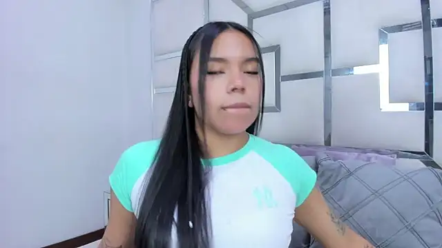 Snapshot of ZoeWan69 chatting on April 12, 2026, 2:22 pm ZoeWan69 online show from April 12, 2026, 2:22 pm