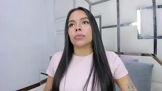 Snapshot of ZoeWan69 chatting on April 15, 2026, 2:46 pm ZoeWan69 online show from April 15, 2026, 2:46 pm