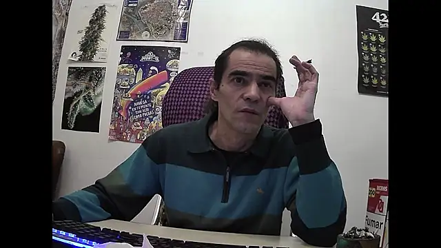 ReyDeBotones online show from April 8, 2026, 9:48 pm