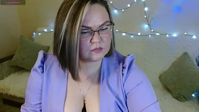 Vivien  wet online show from February 3, 2025, 3:27 pm