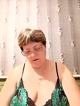 Snapshot of ElzaJewel chatting on April 22, 2026, 7:55 am ElzaJewel online show from April 22, 2026, 7:55 am