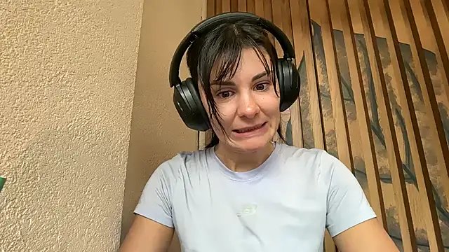 Snapshot of Petitecookie chatting on June 15, 2026, 11:34 am Petitecookie online show from June 15, 2026, 11:34 am