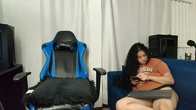 Snapshot of ema_abby chatting on July 7, 2026, 8:24 pm ema abby online show from July 7, 2026, 8:24 pm
