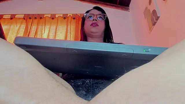 Eli clark  online show from September 19, 2025, 3:24 pm