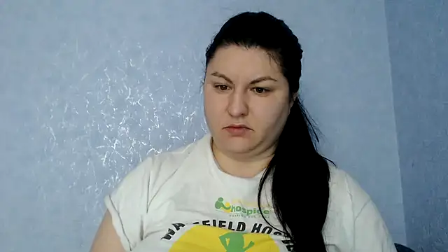 KiraSwee online show from November 27, 2025, 6:59 am