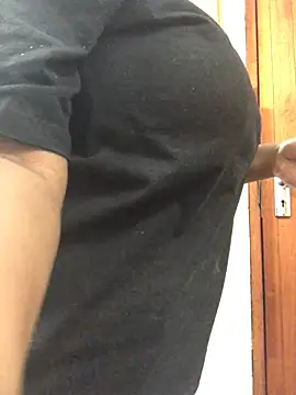 Snapshot of servingBigTitis chatting on February 4, 2025, 6:36 am servingBigTitis online show from February 4, 2025, 6:36 am