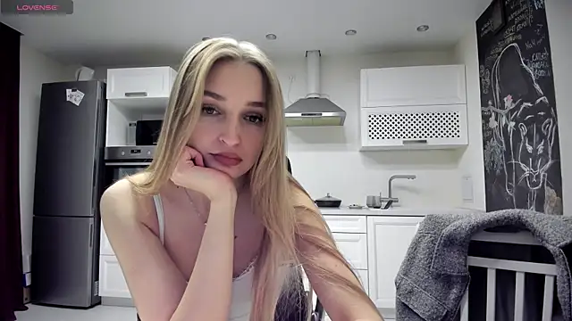 Snapshot of lisenok chatting on April 17, 2026, 7:39 pm lisenok online show from April 17, 2026, 7:39 pm