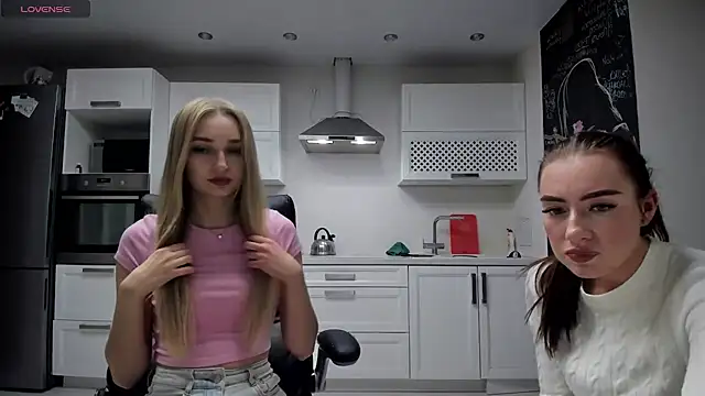 Snapshot of lisenok chatting on June 17, 2026, 9:16 pm lisenok online show from June 17, 2026, 9:16 pm