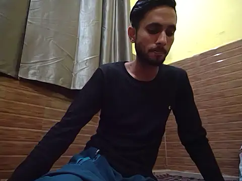 Queen Couple online show from March 2, 2025, 4:10 pm