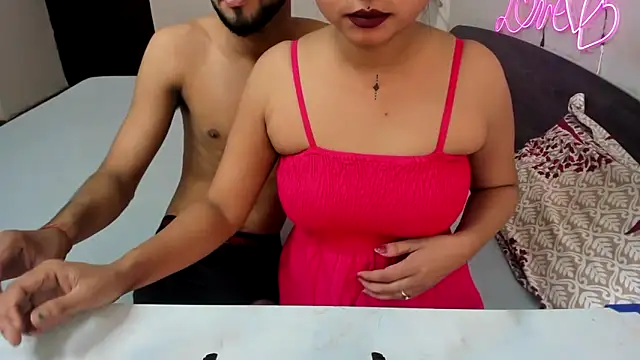 Queen Couple online show from September 10, 2025, 5:51 am