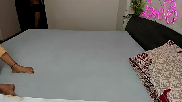 Queen Couple online show from September 24, 2025, 5:11 am