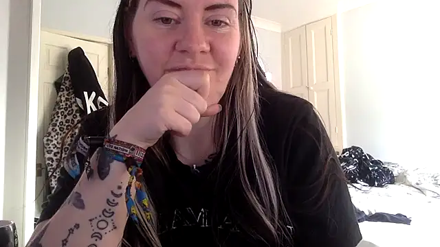 Snapshot of AureliaXOX chatting on February 6, 2025, 1:54 pm AureliaXOX online show from February 6, 2025, 1:54 pm