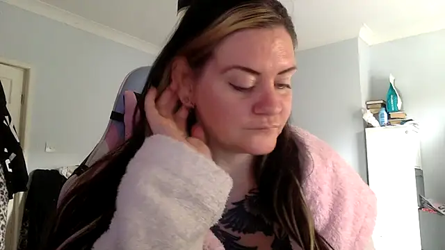 Snapshot of AureliaXOX chatting on February 14, 2025, 1:51 pm AureliaXOX online show from February 14, 2025, 1:51 pm