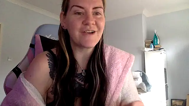 Snapshot of AureliaXOX chatting on February 16, 2025, 11:05 am AureliaXOX online show from February 16, 2025, 11:05 am