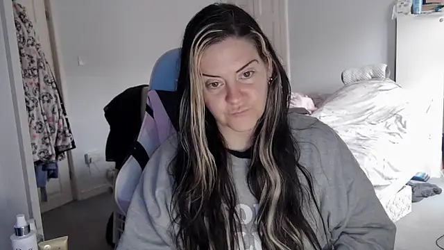 Snapshot of AureliaXOX chatting on February 28, 2025, 9:36 am AureliaXOX online show from February 28, 2025, 9:36 am