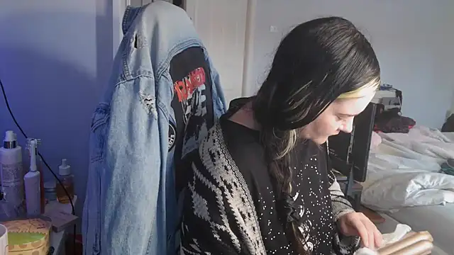 Snapshot of AureliaXOX chatting on September 18, 2025, 12:29 pm AureliaXOX online show from September 18, 2025, 12:29 pm