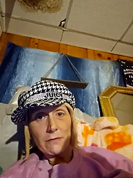 Snapshot of beautifulme23 chatting on February 17, 2025, 6:20 am beautifulme23 online show from February 17, 2025, 6:20 am