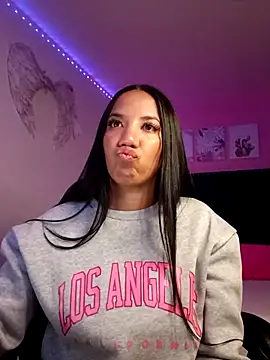 SallyWhitee online show from February 3, 2026, 7:35 am