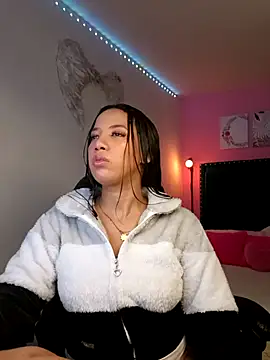 SallyWhitee online show from March 10, 2026, 5:12 am