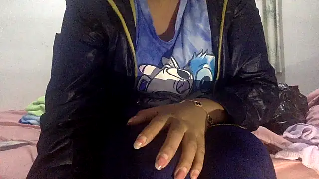 sharonlopez9611 online show from September 24, 2025, 3:10 am