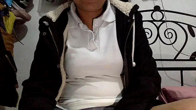 sharonlopez9611 online show from March 31, 2026, 3:41 am