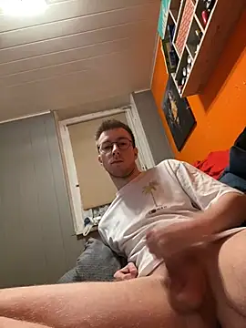 ItsMeLumisch online show from March 5, 2025, 4:56 am