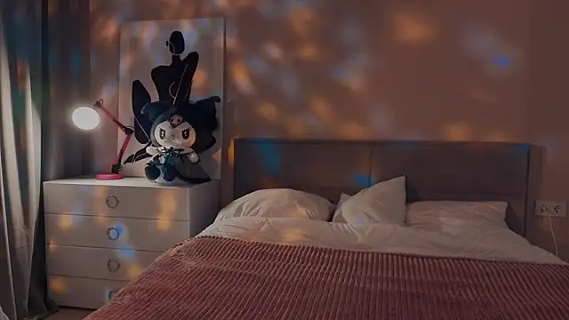 Mia Luw online show from September 8, 2025, 6:18 pm