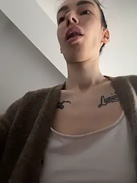 Snapshot of Celine_Roxelle chatting on March 15, 2026, 2:34 pm Celine Roxelle online show from March 15, 2026, 2:34 pm