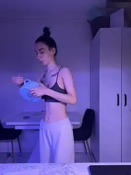 Snapshot of Celine_Roxelle chatting on April 13, 2026, 8:58 pm Celine Roxelle online show from April 13, 2026, 8:58 pm