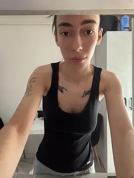 Snapshot of Celine_Roxelle chatting on April 21, 2026, 12:44 pm Celine Roxelle online show from April 21, 2026, 12:44 pm
