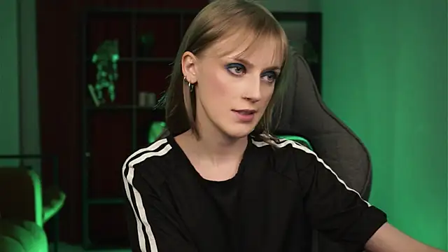 Snapshot of KiraMontoya chatting on January 18, 2026, 6:34 pm KiraMontoya online show from January 18, 2026, 6:34 pm