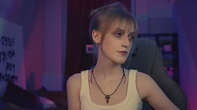 Snapshot of KiraMontoya chatting on February 4, 2026, 2:50 am KiraMontoya online show from February 4, 2026, 2:50 am