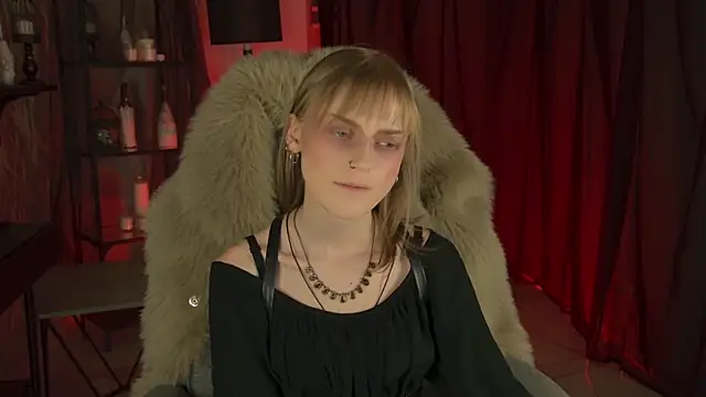 Snapshot of KiraMontoya chatting on April 4, 2026, 11:46 pm KiraMontoya online show from April 4, 2026, 11:46 pm