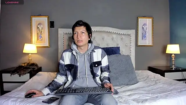 Snapshot of Golden-Boyy chatting on February 8, 2025, 12:28 pm Golden-Boyy online show from February 8, 2025, 12:28 pm