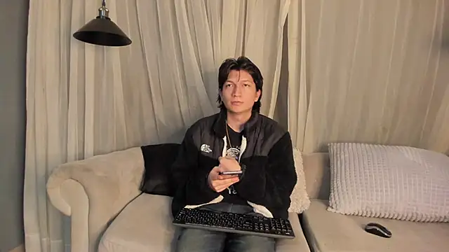 Snapshot of Golden-Boyy chatting on March 18, 2025, 12:03 pm Golden-Boyy online show from March 18, 2025, 12:03 pm