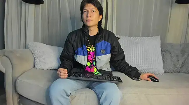 Snapshot of Golden-Boyy chatting on March 19, 2025, 12:12 pm Golden-Boyy online show from March 19, 2025, 12:12 pm