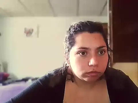 isabellapurple online show from February 18, 2026, 7:32 pm