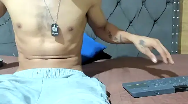 Snapshot of guyeifmaxiro chatting on February 24, 2025, 11:52 pm guyeifmaxiro online show from February 24, 2025, 11:52 pm