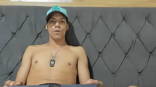 Snapshot of guyeifmaxiro chatting on February 28, 2025, 12:21 am guyeifmaxiro online show from February 28, 2025, 12:21 am