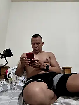 comando24 online show from October 13, 2025, 9:48 pm