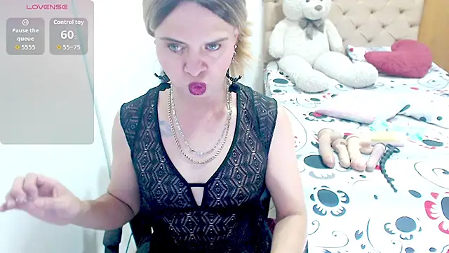 Snapshot of Dolldirtyxxx chatting on September 10, 2025, 4:45 am Dolldirtyxxx online show from September 10, 2025, 4:45 am
