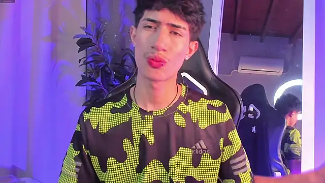 NovaaWheler online show from September 21, 2025, 7:04 pm