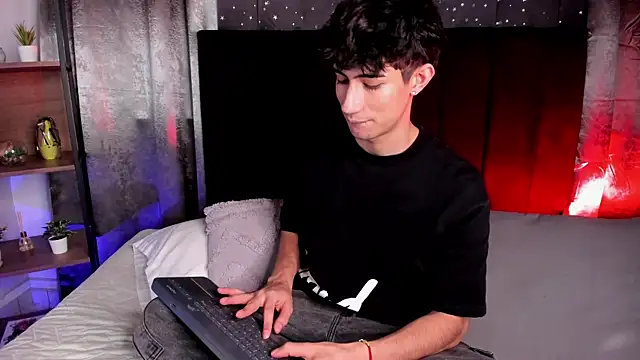 NovaaWheler online show from October 30, 2025, 5:46 pm