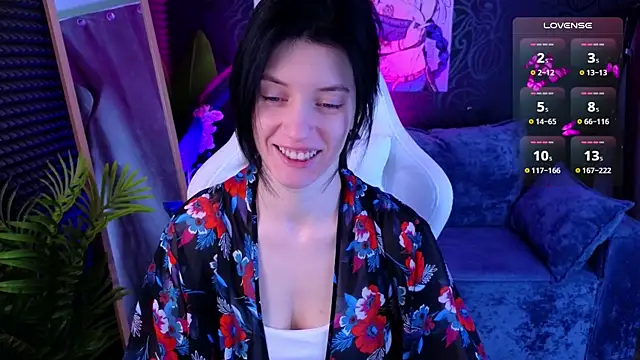 roxy riot  online show from November 13, 2025, 1:26 am