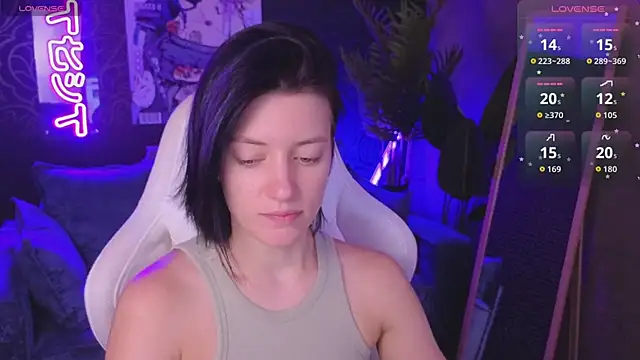 roxy riot  online show from April 2, 2026, 1:25 am